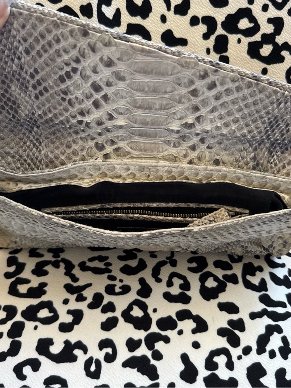 GENUINE PYTHON SYANG 🐍Snakeskin Foldover Wristlet Clutch - Picture 3 of 6
